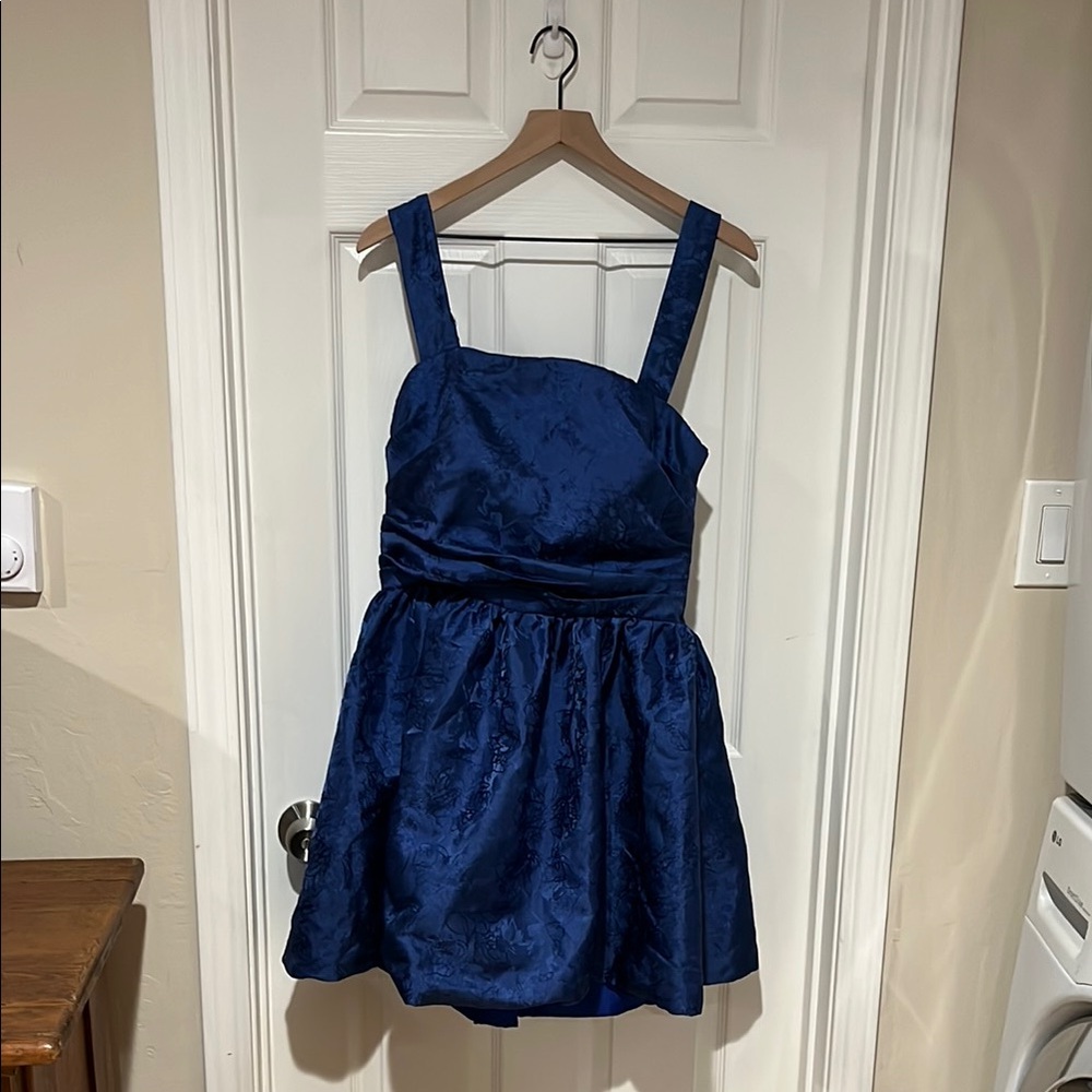 NWT Women’s Elegant Blue Sleeveless Dress